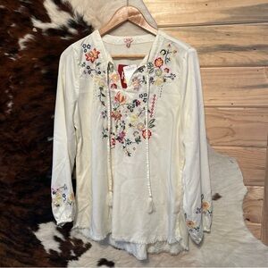 NWT Reba Blouse Cream Boho Embroidered Womens Small Raw Hem V-Neck Long Sleeve